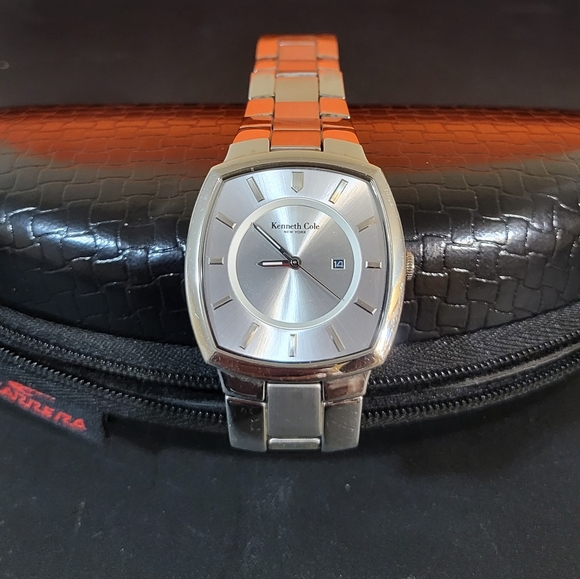 Watch - Picture 5 of 6